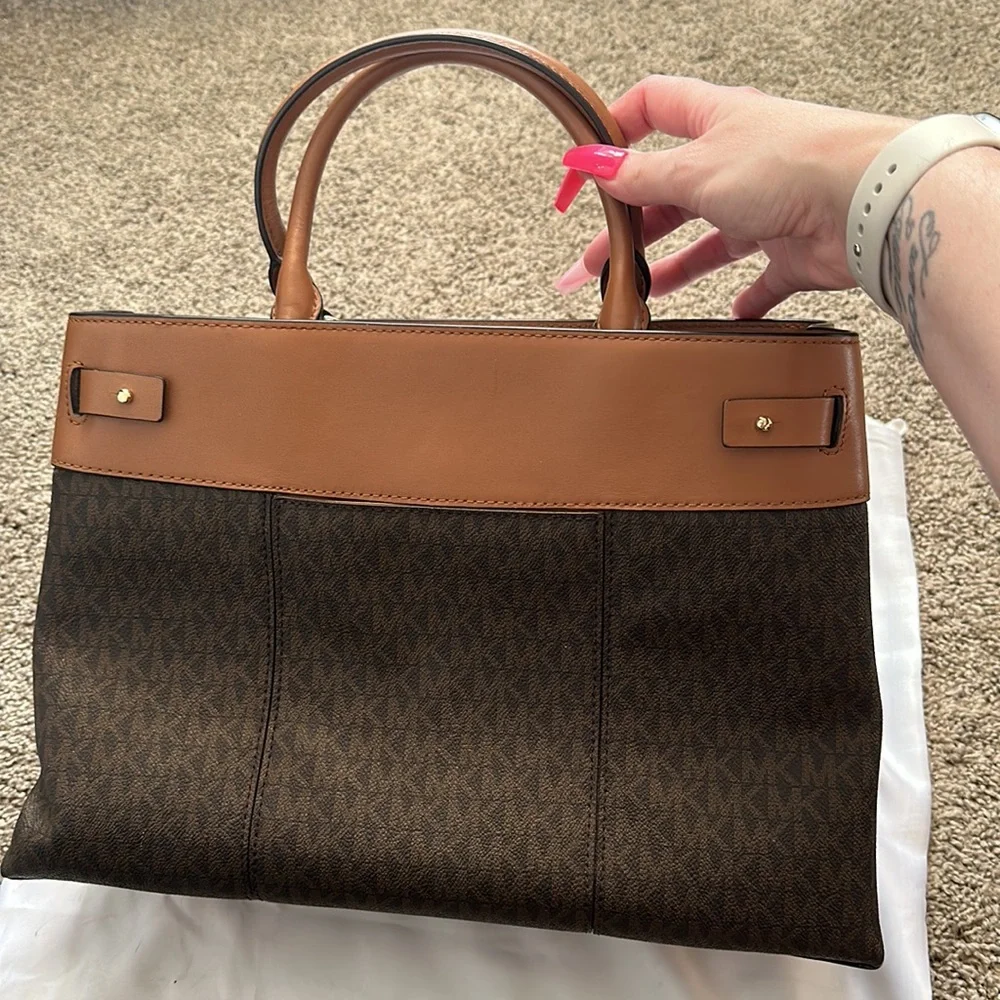 MK Michael Kors barely used arm/shoulder bag brown with gold hardware - Picture 6 of 8